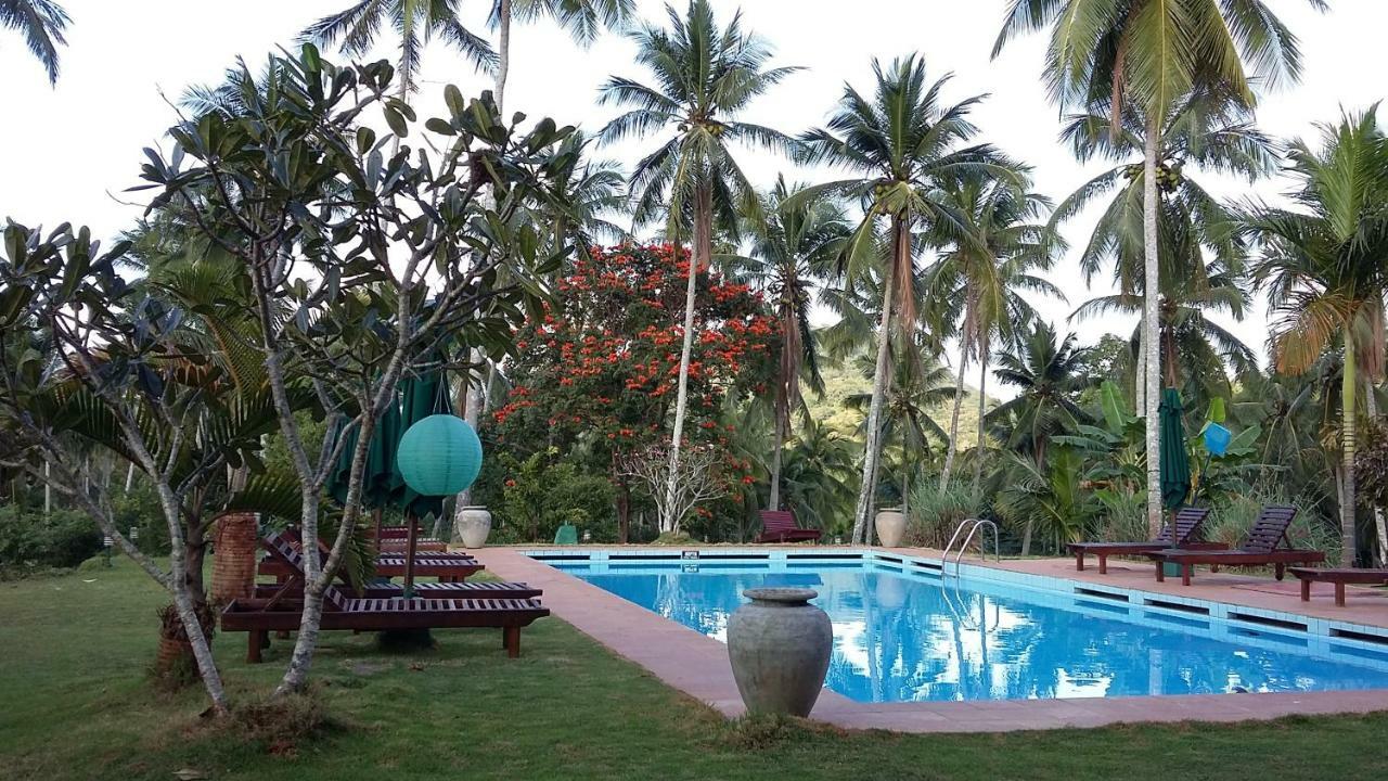 Jim'S Farm Villas Madawala Exterior photo